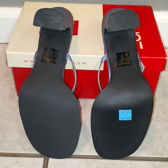 Espriit Satin Heels - Picture 5 of 12